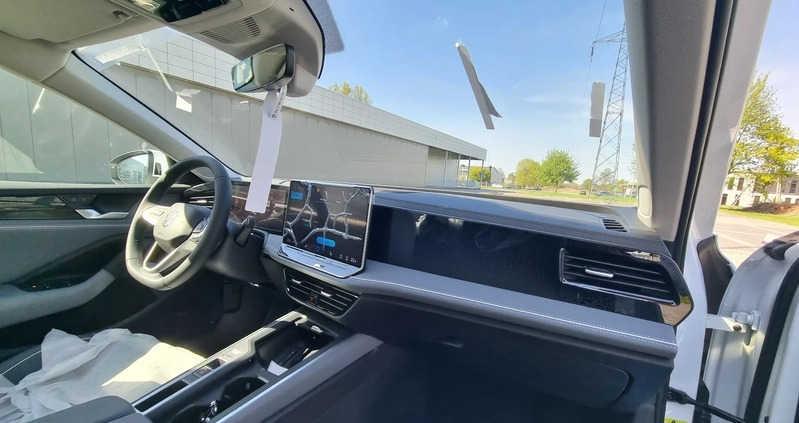 Volkswagen Passat cena 207330 przebieg: 8, rok produkcji 2024 z Mielec małe 106